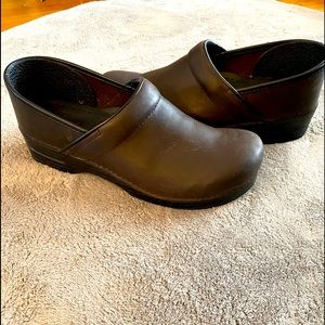 Dansko clogs size 43, mens or Women style, brown